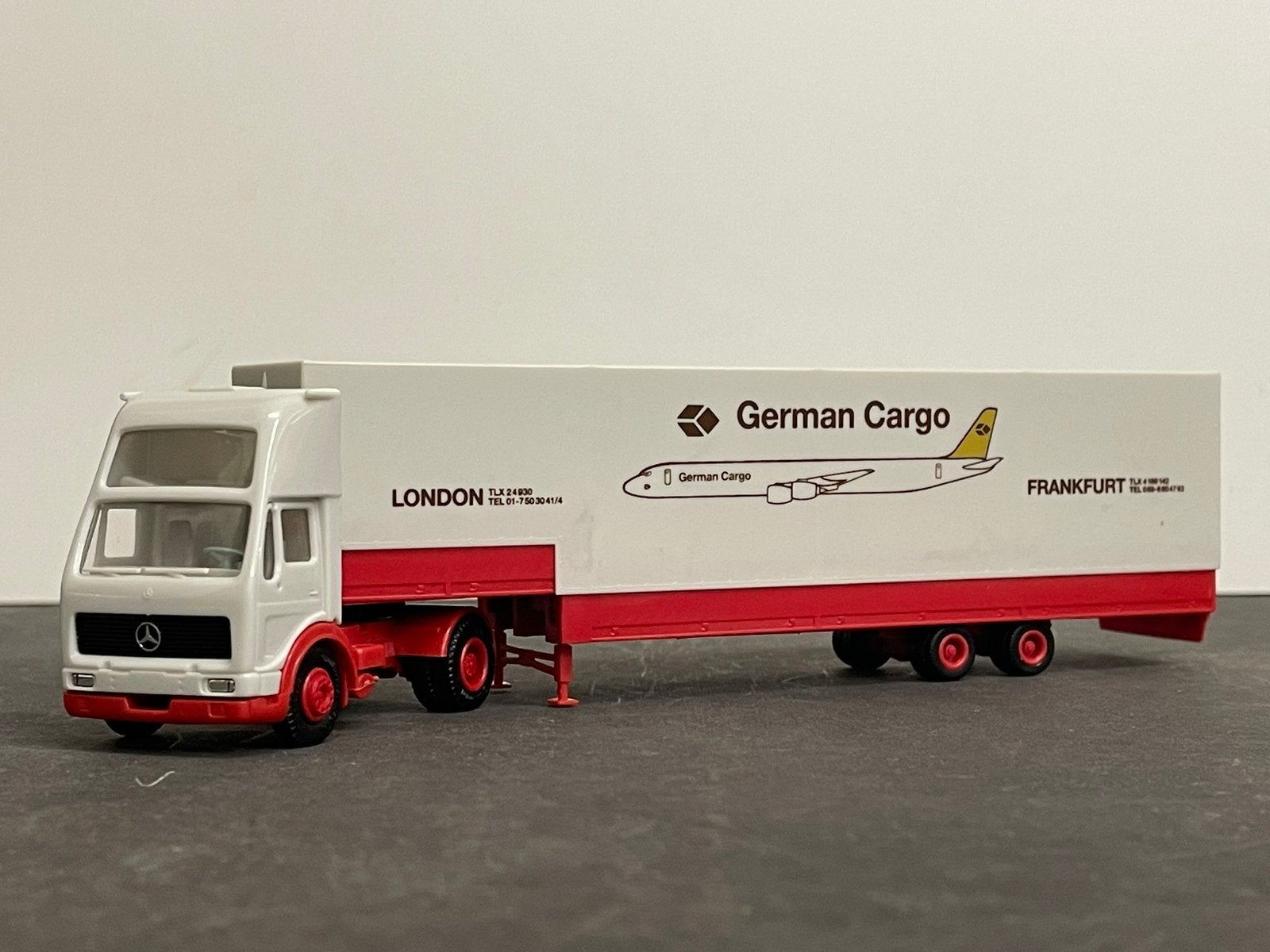 Herpa MB NG topsleeper German Cargo 1:87, Ophalen of Verzenden, Zo goed als nieuw, Bus of Vrachtwagen, Herpa