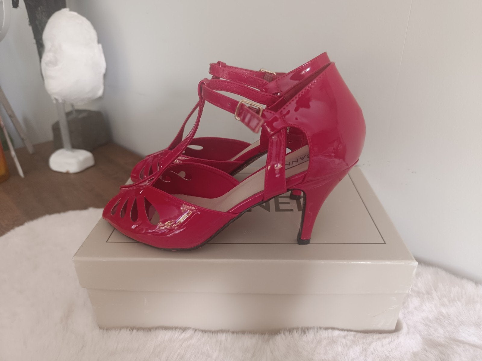 Leuke rode vinyl pumps maat 39, Ophalen of Verzenden, Nieuw, Pumps