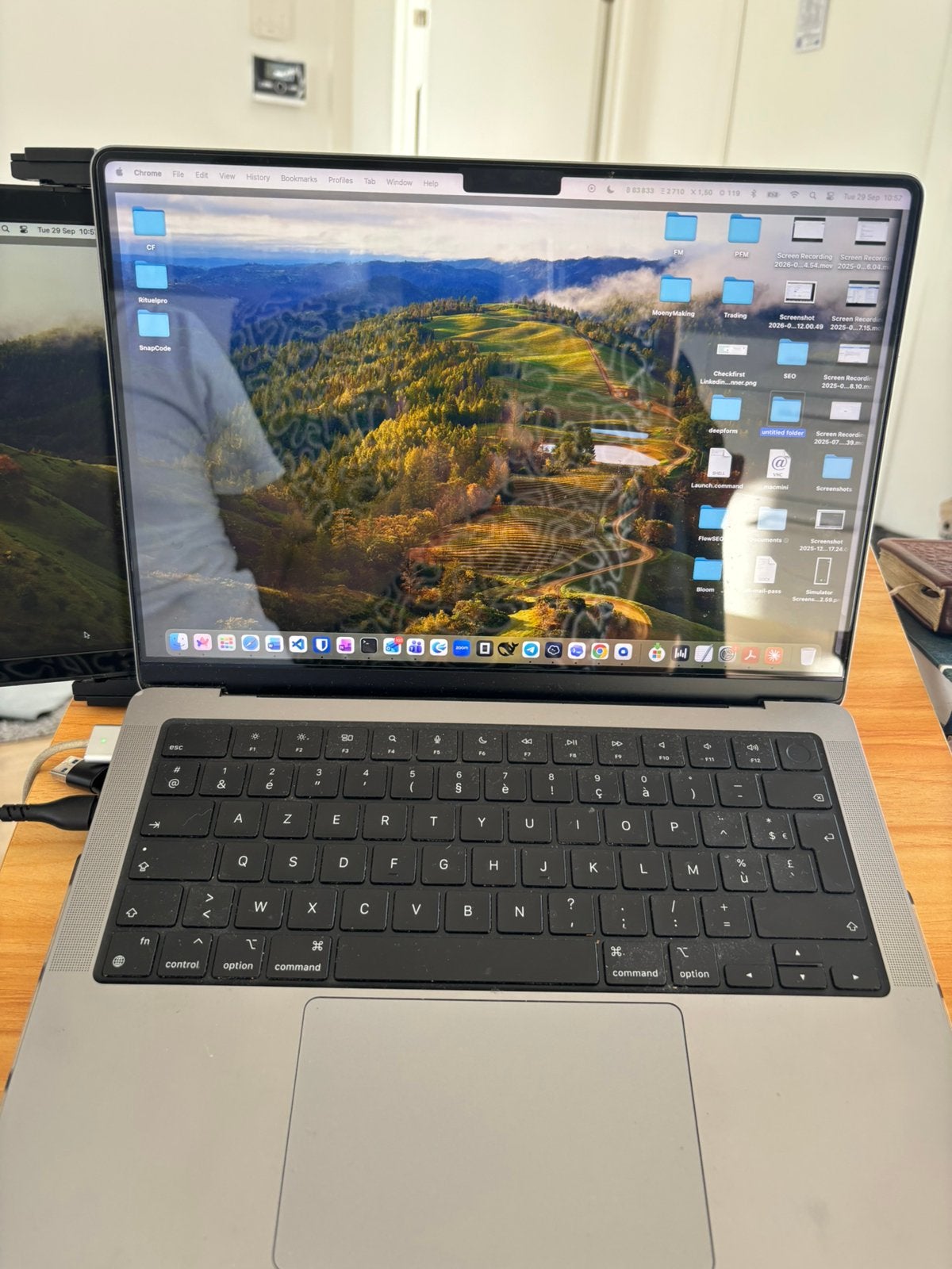 Macbook Pro + Ecran portatif, Computers en Software, Ophalen, Zo goed als nieuw