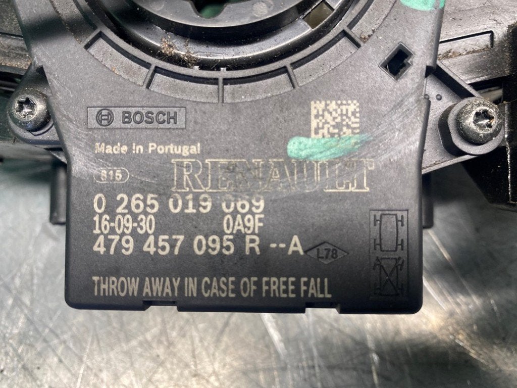 COMBISCHAKELAAR STUUR Renault (|479457095RA|), Auto-onderdelen, Gebruikt, Renault, Peter-Huppertz-Straße 5
51063  Köln, DE, Dialog.deutschland@renault.de