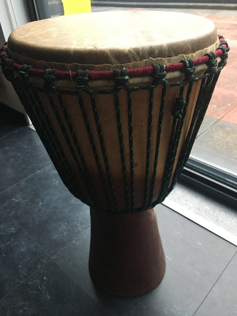 Djembe met zak (ook voor op de rug), Enlèvement ou Envoi, Comme neuf, Percussion mélodique