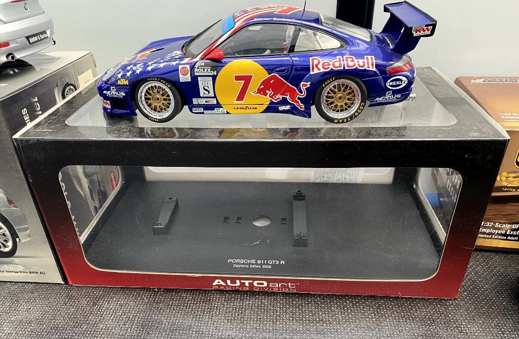 Porsche 911 GT3 R Red Bull Daytona 1/18 AUTOart RARE, Enlèvement, Comme neuf, Voiture, Autoart