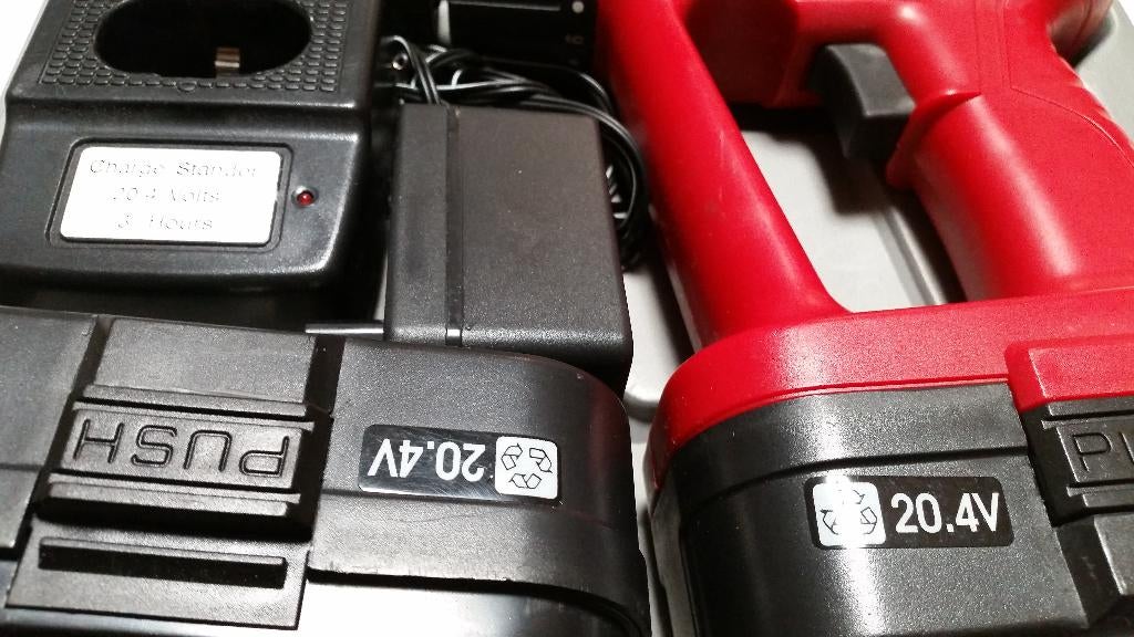 Boormachine 20,4 Volt accu, draagbaar, inclusief koffer, Doe-het-zelf en Bouw, Gereedschap | Boormachines, Ophalen, Gebruikt, Boormachine