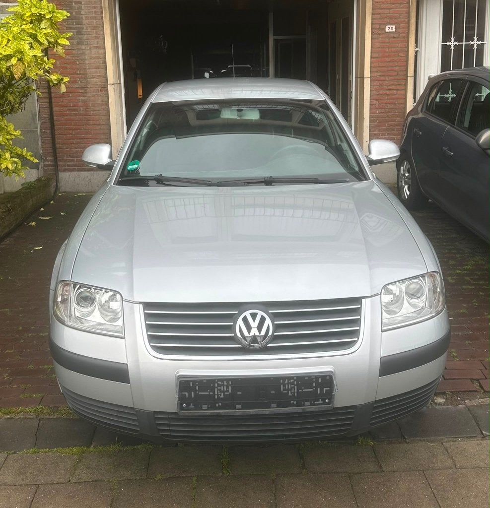 VW PASSAT 1.6 BENZINE – 2004 – 80.000 KM – EURO 4, Autos, Entreprise, Boîte manuelle, 5 portes, 5 places