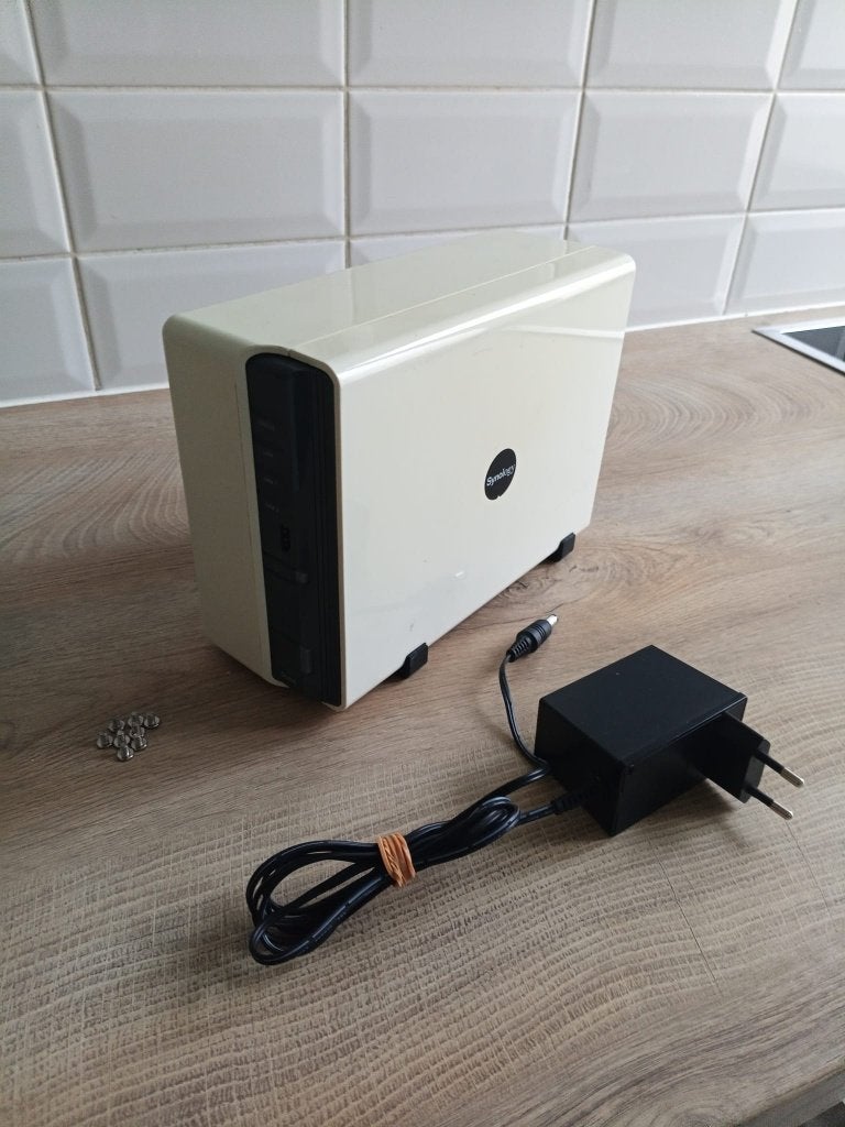 Synology DS209 NAS + voeding, Computers en Software, NAS, Ophalen of Verzenden, Gebruikt