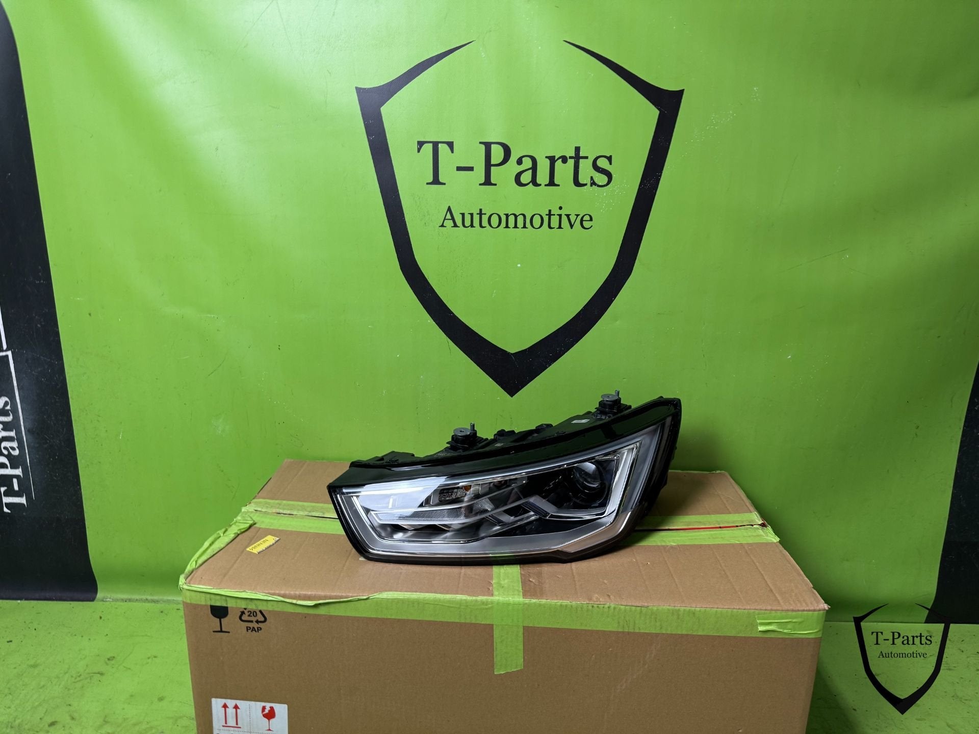 links koplamp Audi A1 Lift Xenon 8X 8XA 8XA941005, Gebruikt, AUDI AG, Auto-Union-Strasse 1
85045  Ingolstadt, DE, Audi