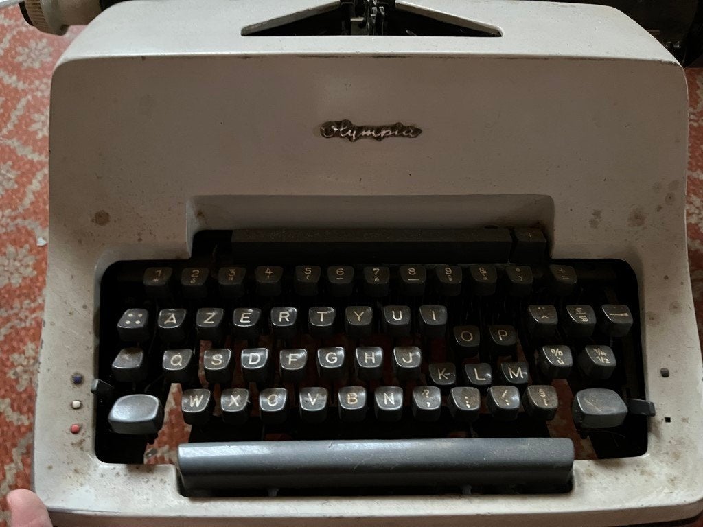 vintage typemachine Olympia, Antiek en Kunst, Ophalen