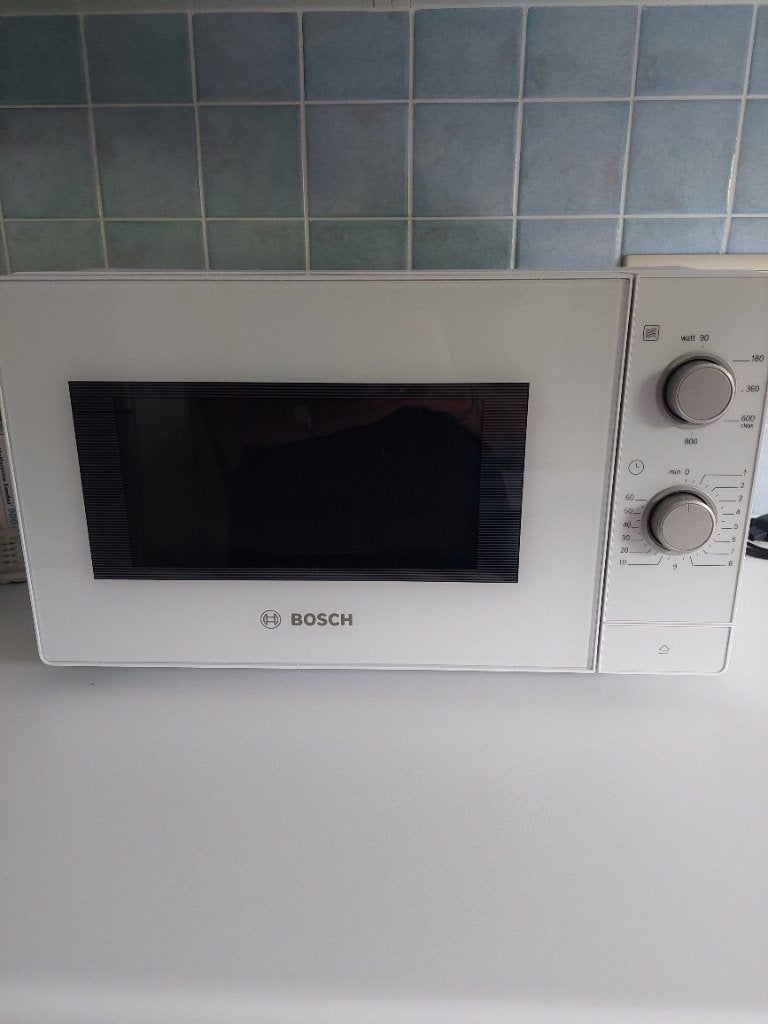 Microgolfoven van BOSCH – slechts 1 jaar oud !, Elektronische apparatuur, Microgolfovens, Ophalen, Zo goed als nieuw, Draaiplateau