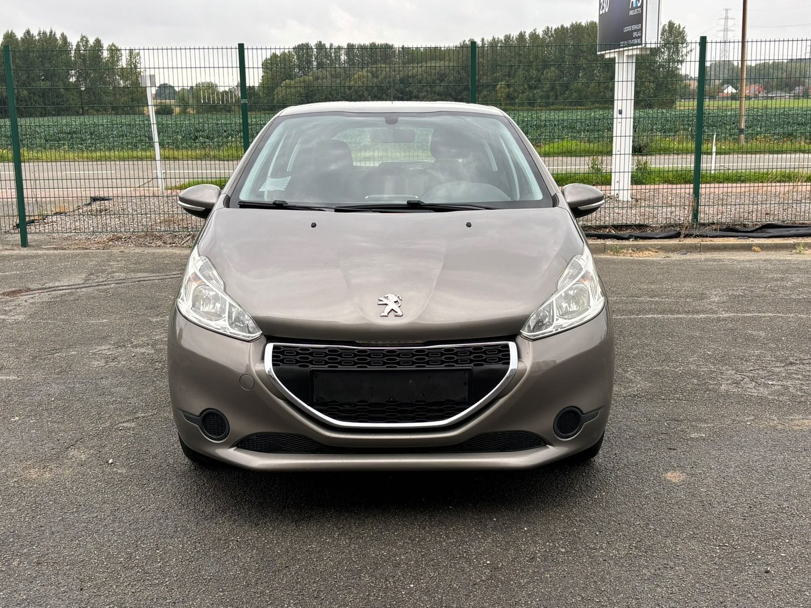 Peugeot 208 1.2 essence gps airco avec ct, Auto's, https://public.car-pass.be/vhr/102171cb-fa8d-407f-9076-b0761d5bca83, Zwart