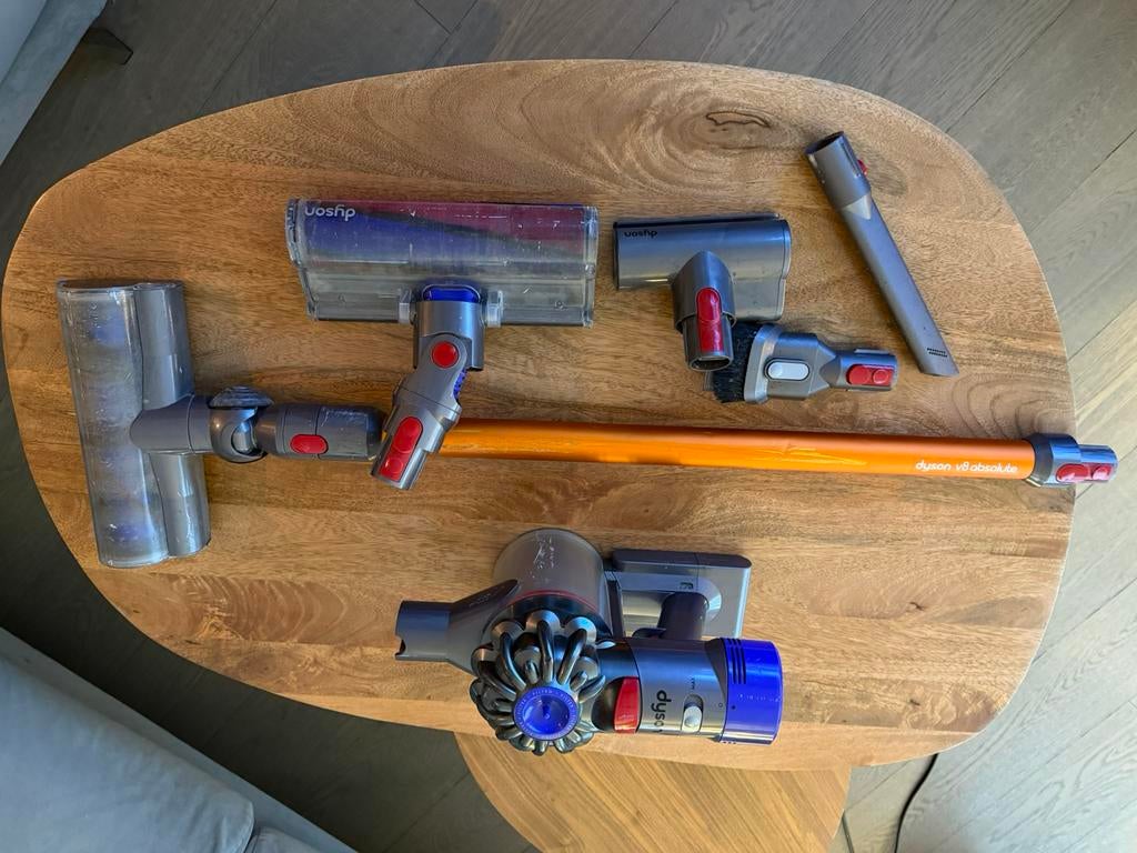 Dyson V8 Absolute draadloze stofzuiger + accessoires, Elektronische apparatuur, Stofzuigers, Gebruikt, Reservoir, Ophalen of Verzenden