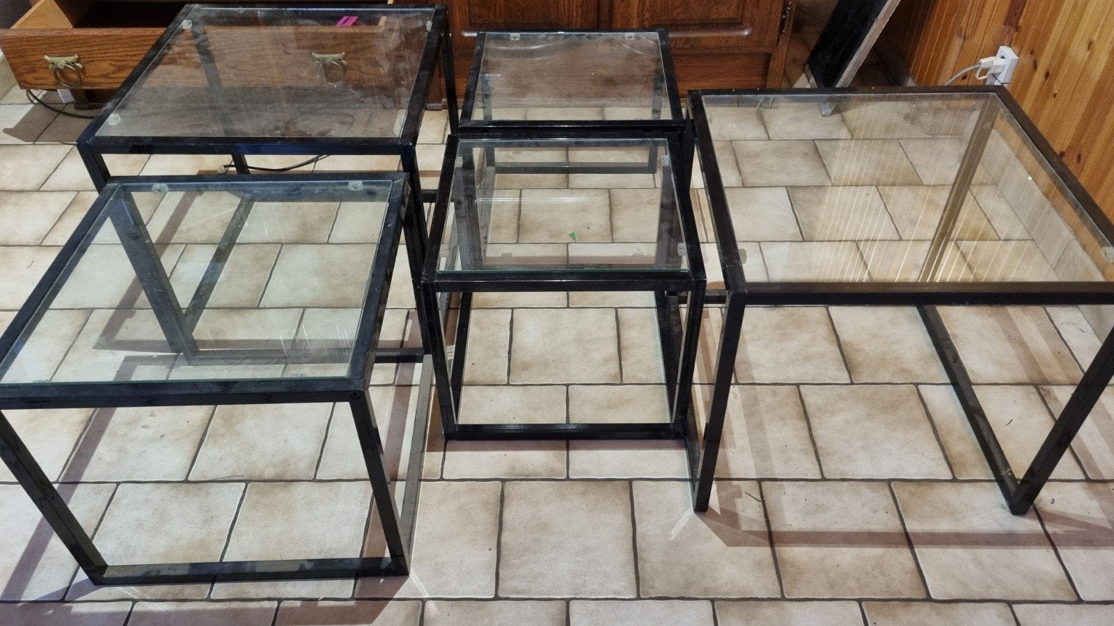 5 petites tables en métal noir et plateaux en verre, Enlèvement, Verre