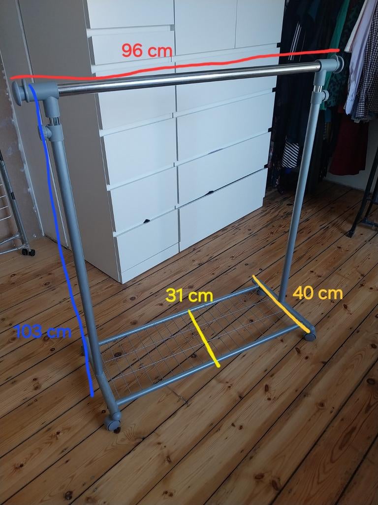 Portant à vêtements réglable sur roulettes, Vêtements | Femmes, Portants à vêtements, Enlèvement