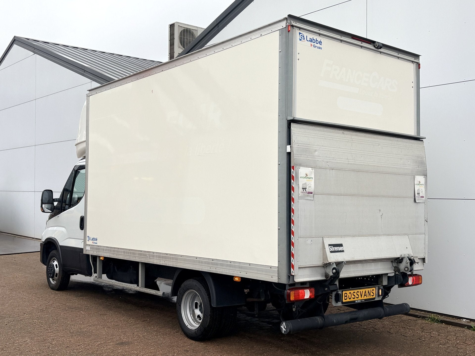 Iveco Daily 35C16 3.0 160PK Laadklep Zijdeur Camera Climate, Gebruikt, Zwart, 4 cilinders, Iveco