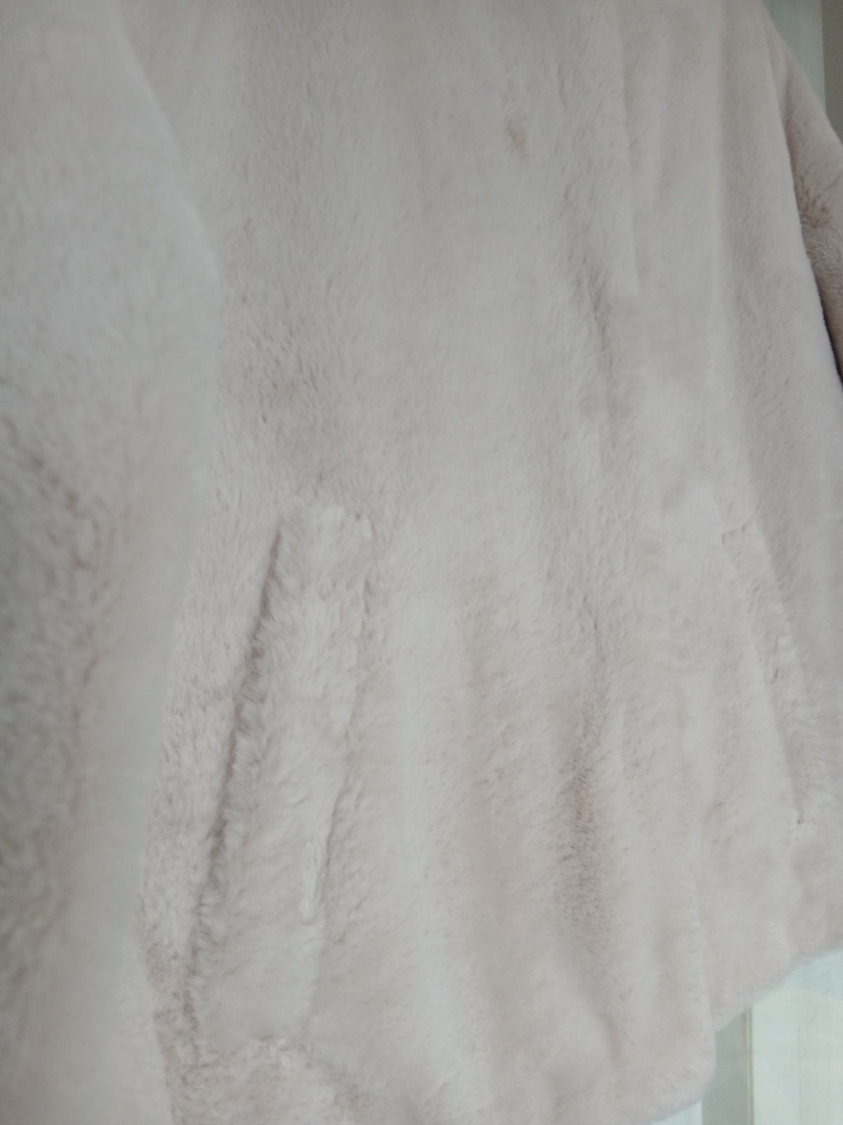 tof jasje namaak bont beige zara medium, Vêtements | Femmes, Vestes & Costumes, Neuf, Taille 38/40 (M), Enlèvement ou Envoi, Manteau