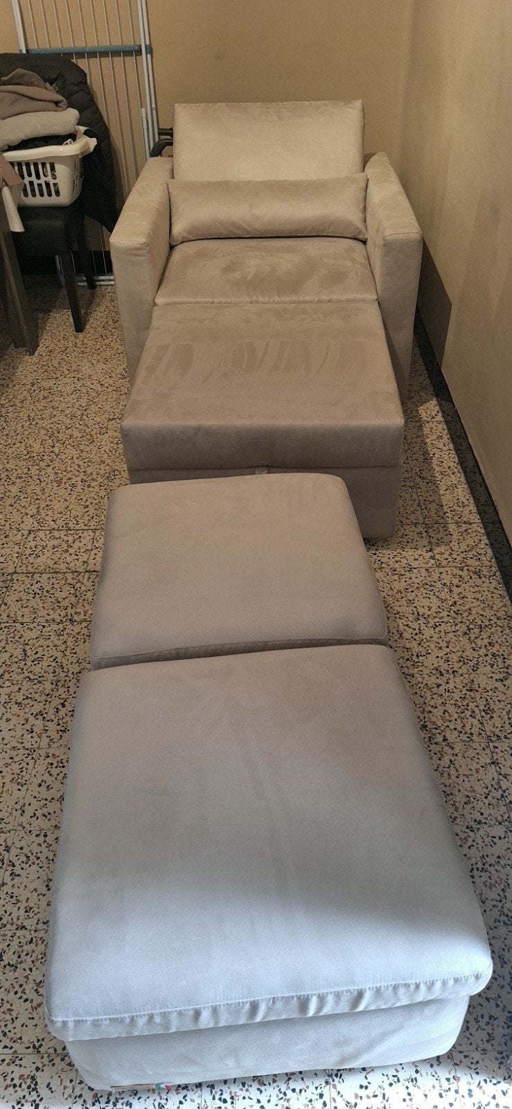 A saisir fauteuil et pouf  poltronesofa..neuf, Maison & Meubles, Enlèvement, Comme neuf, Une personne