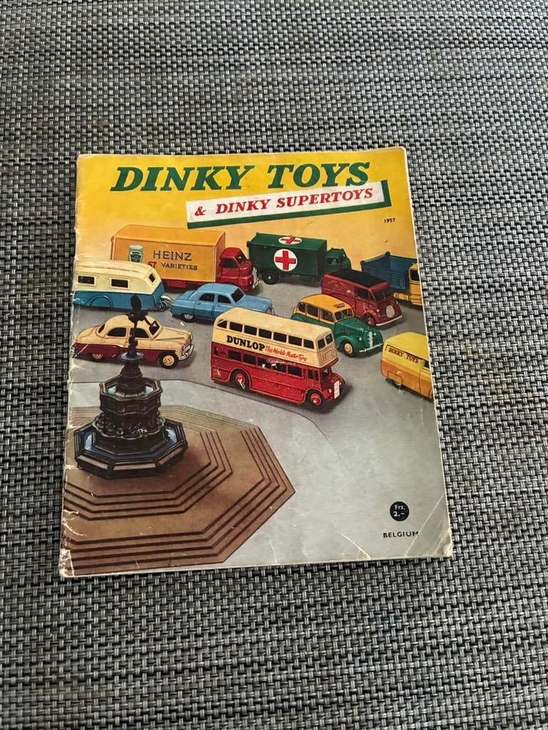 catalogue dinky toys & dinky supertoys 1957, Ophalen, Gebruikt, Auto, Dinky Toys