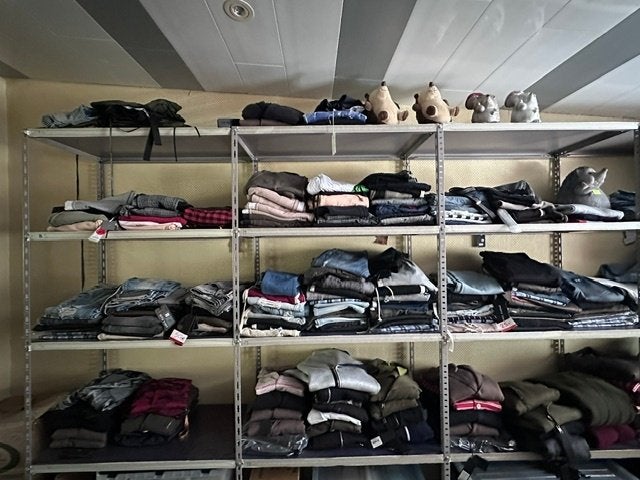 Lot de vetements neuf toute tailles, Enlèvement, Neuf