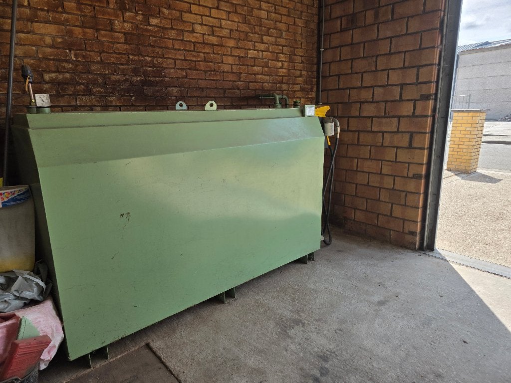 Dubbelzijdige diesel tank met pomp, Ophalen