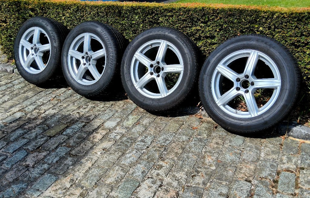 Belles jantes 18" Mercedes GLC avec des pneus 235/60-18, Autos : Pièces & Accessoires, Pneus et Jantes, Pneus été, 18 pouces, Enlèvement