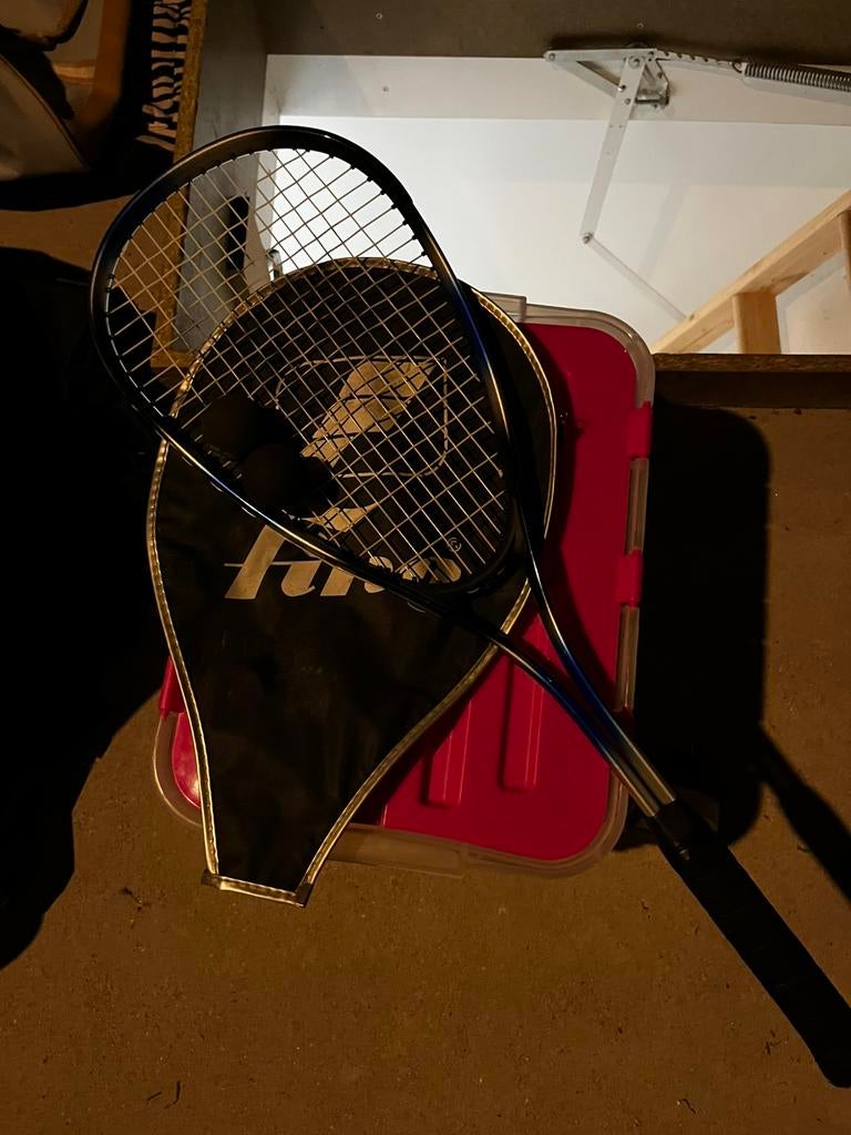 Squash raket en 2 balletjes, Ophalen