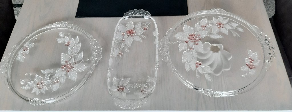 Kerstdecoratie : set van 3 taartenschotels met Kerstrozen, Ophalen, Nieuw