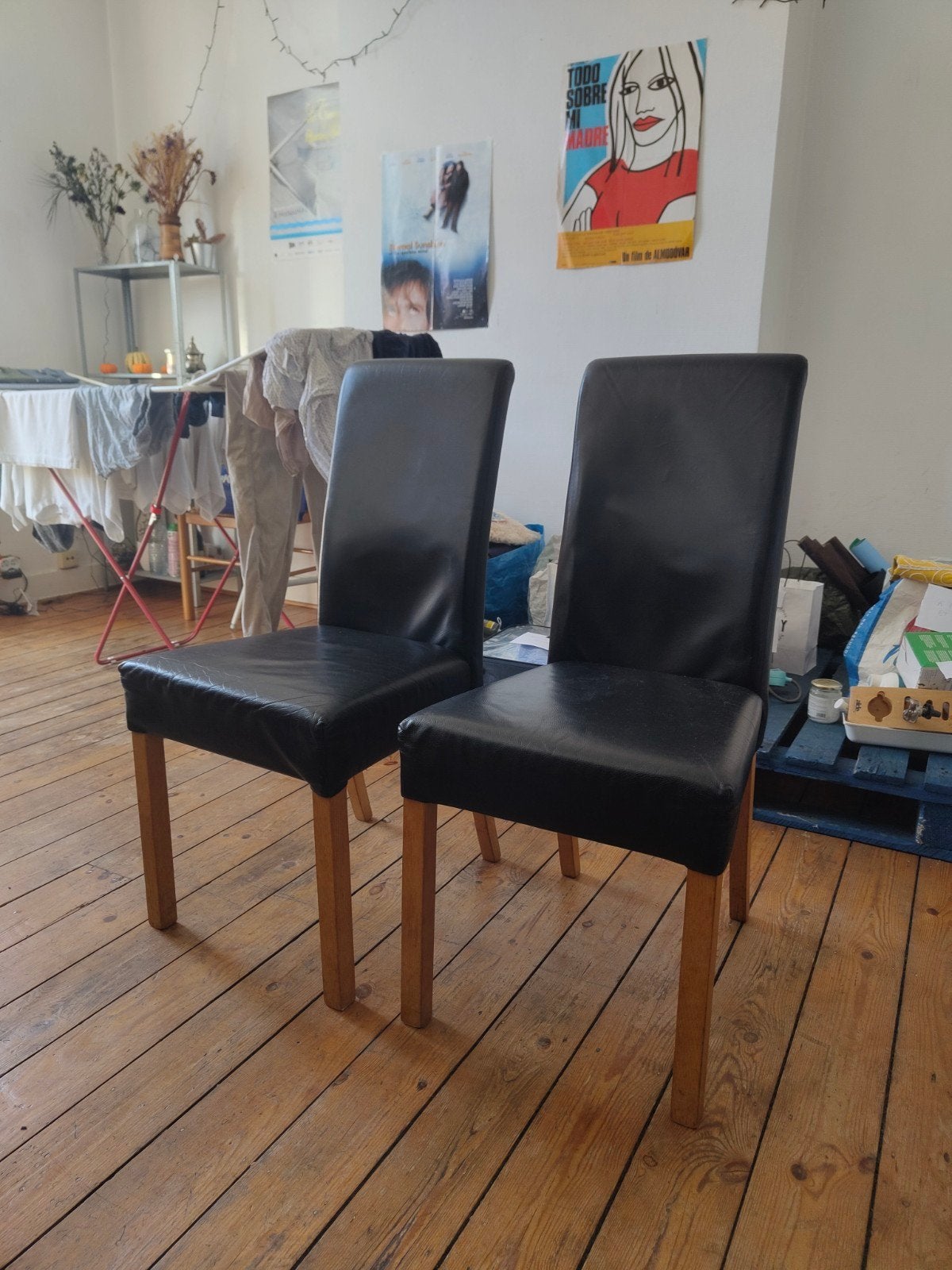 Gratuit - deux chaises simili cuir, Maison & Meubles, Comme neuf, Enlèvement, Bois, Noir