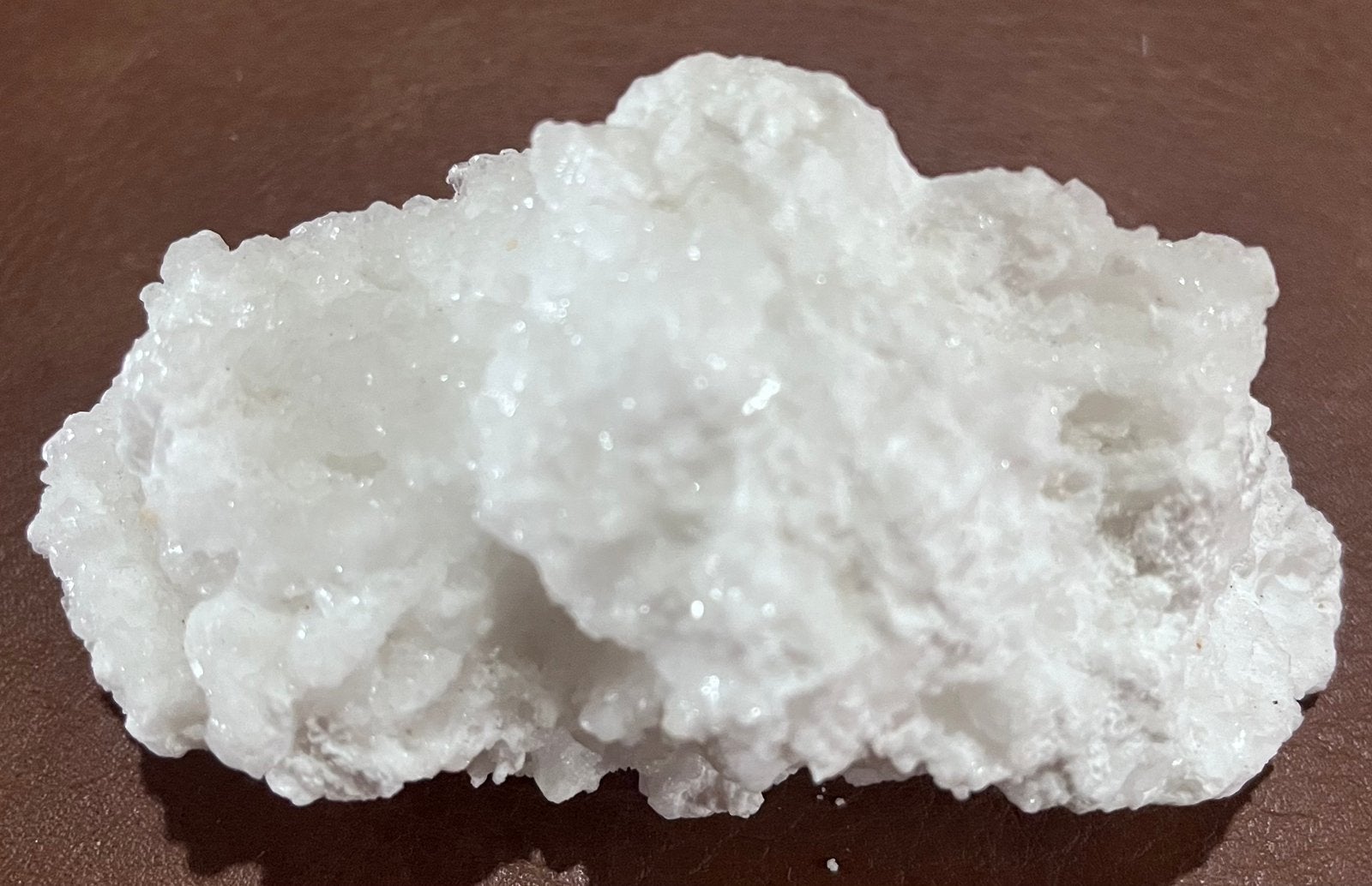 Witte Aragoniet - 162gram - ca. 10cm x 5,5cm x 4,5cm, Ophalen of Verzenden, Mineraal