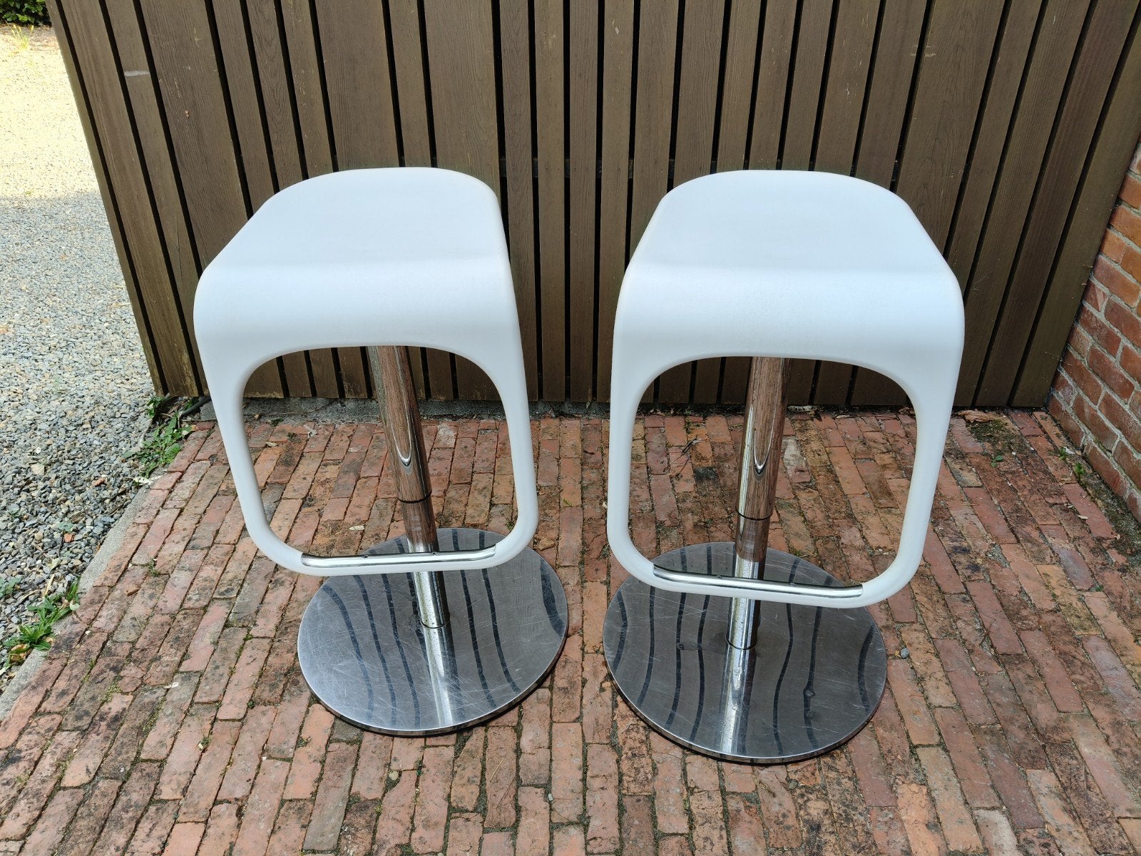 Urban barkruk Ikea (50€ voor de 2 samen), Huis en Inrichting, Barkrukken, Ophalen, Kunststof, In hoogte verstelbaar