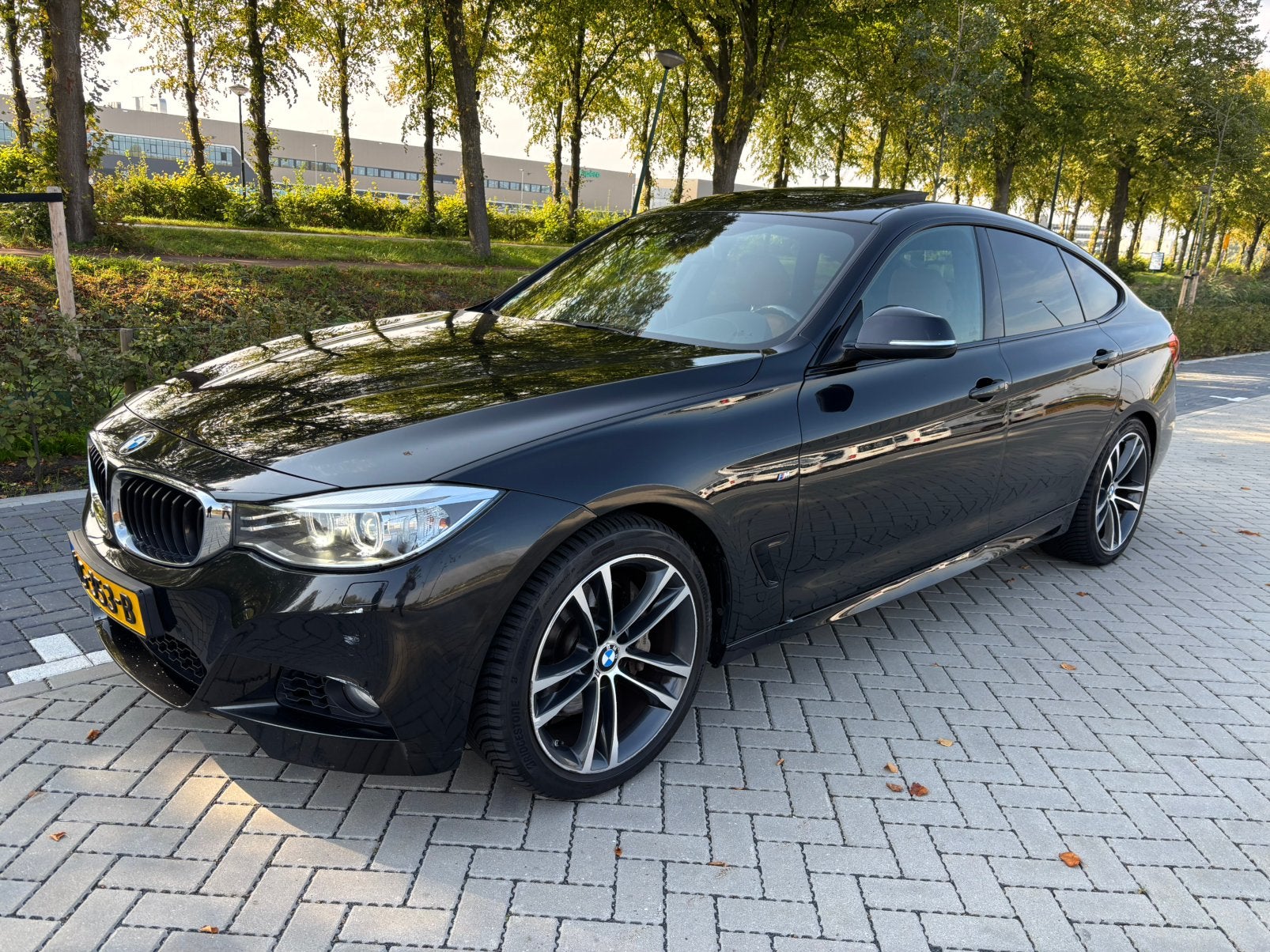 BMW 335I GT X-DRIVE M-SPORT BJ 2015 ZWART PANO AIRCO NAP, Automaat, Euro 6, Bi-Xenon koplampen, Zwart