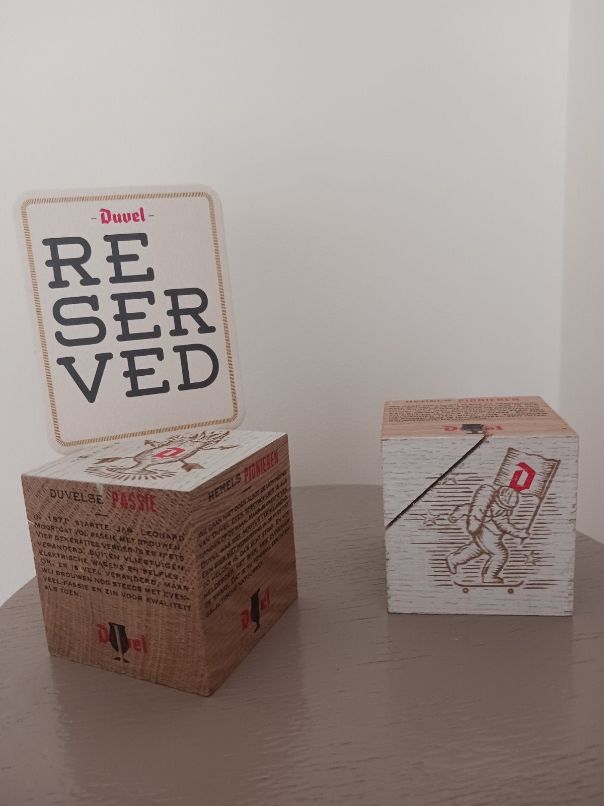 Duvel  1 houten tafelblokje 'reserved' 1 verkocht, Ophalen of Verzenden, Duvel