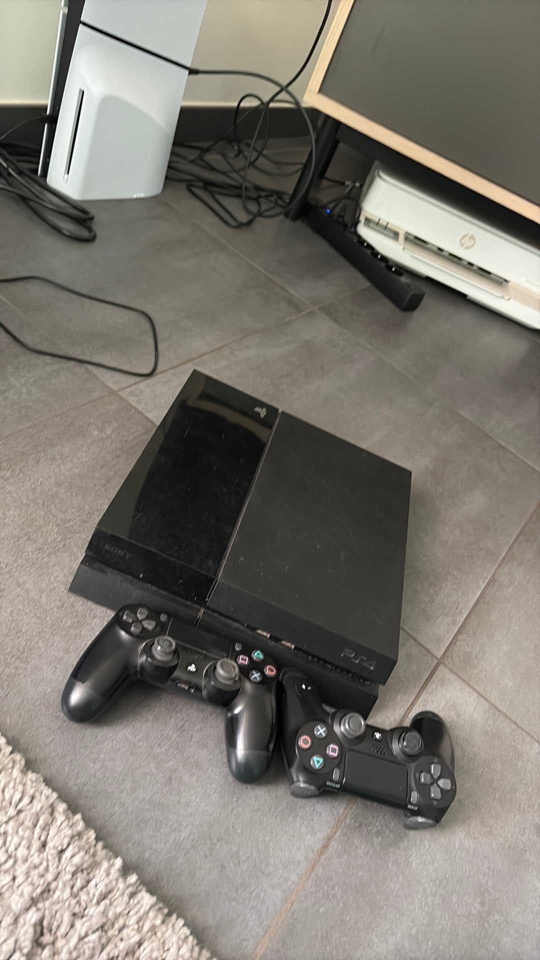 Defecte ps 4 te koop, Games en Spelcomputers, Ophalen, Phat, Met 2 controllers, Zo goed als nieuw