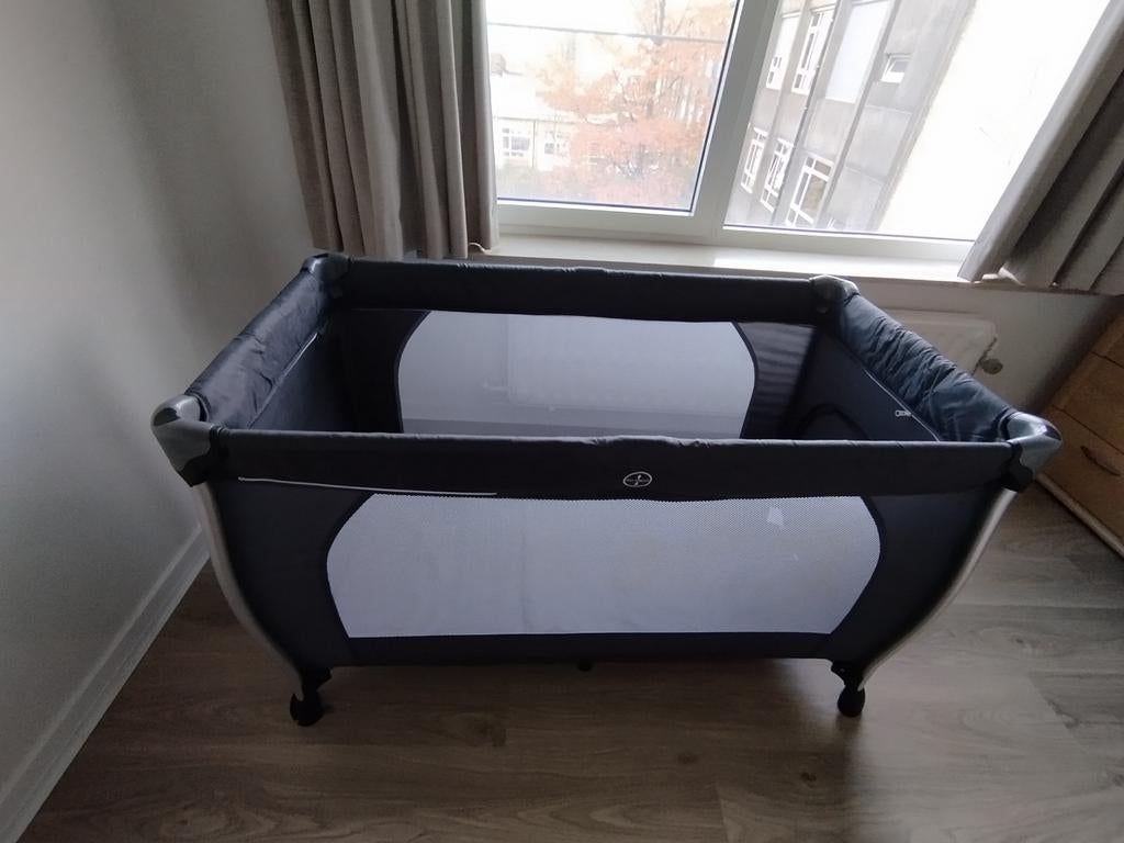 Kinderreisbed met extra plooimatras en opbergtas, Ophalen, Gebruikt