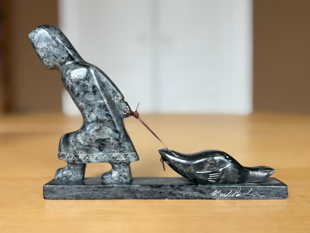 Handgemaakte vintage Inuit-spekstenen sculptuur, Antiek en Kunst, Ophalen