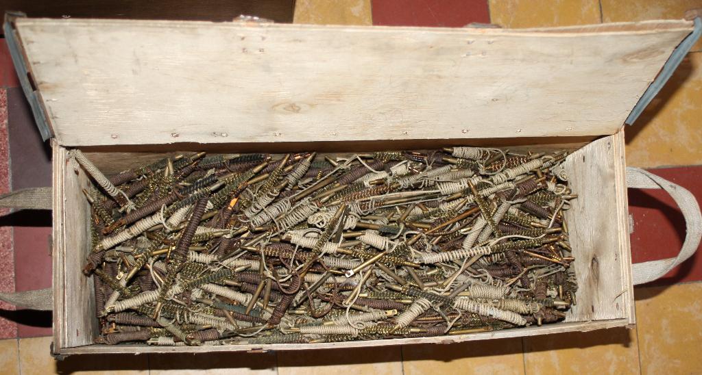 100 cordons de nettoyage pour fusils avec brosse en cuivre, Enlèvement ou Envoi, Comme neuf
