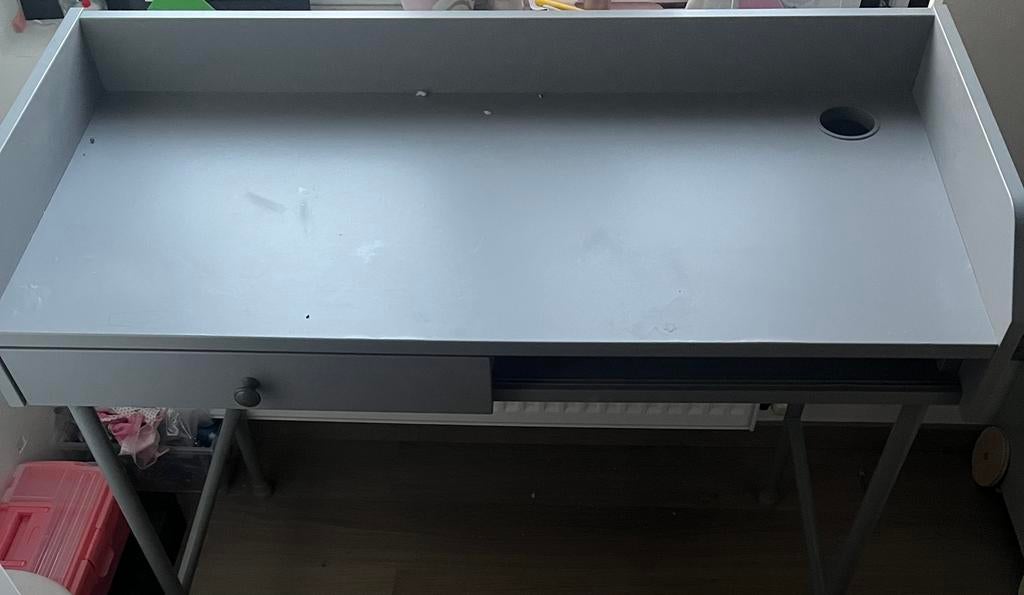 Bureau ikea, Huis en Inrichting, Bureaus, Ophalen, Zo goed als nieuw, IKEA, Grijs