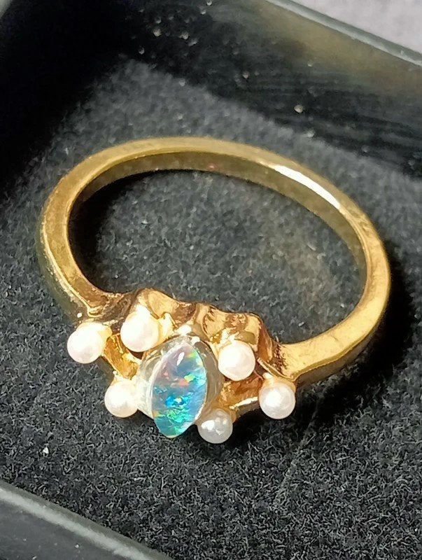 Bague dorée en opale naturelle Triplet 7x5 1ct taille 17,8, Neuf, Enlèvement ou Envoi, Avec pierre précieuse, 17 à 18