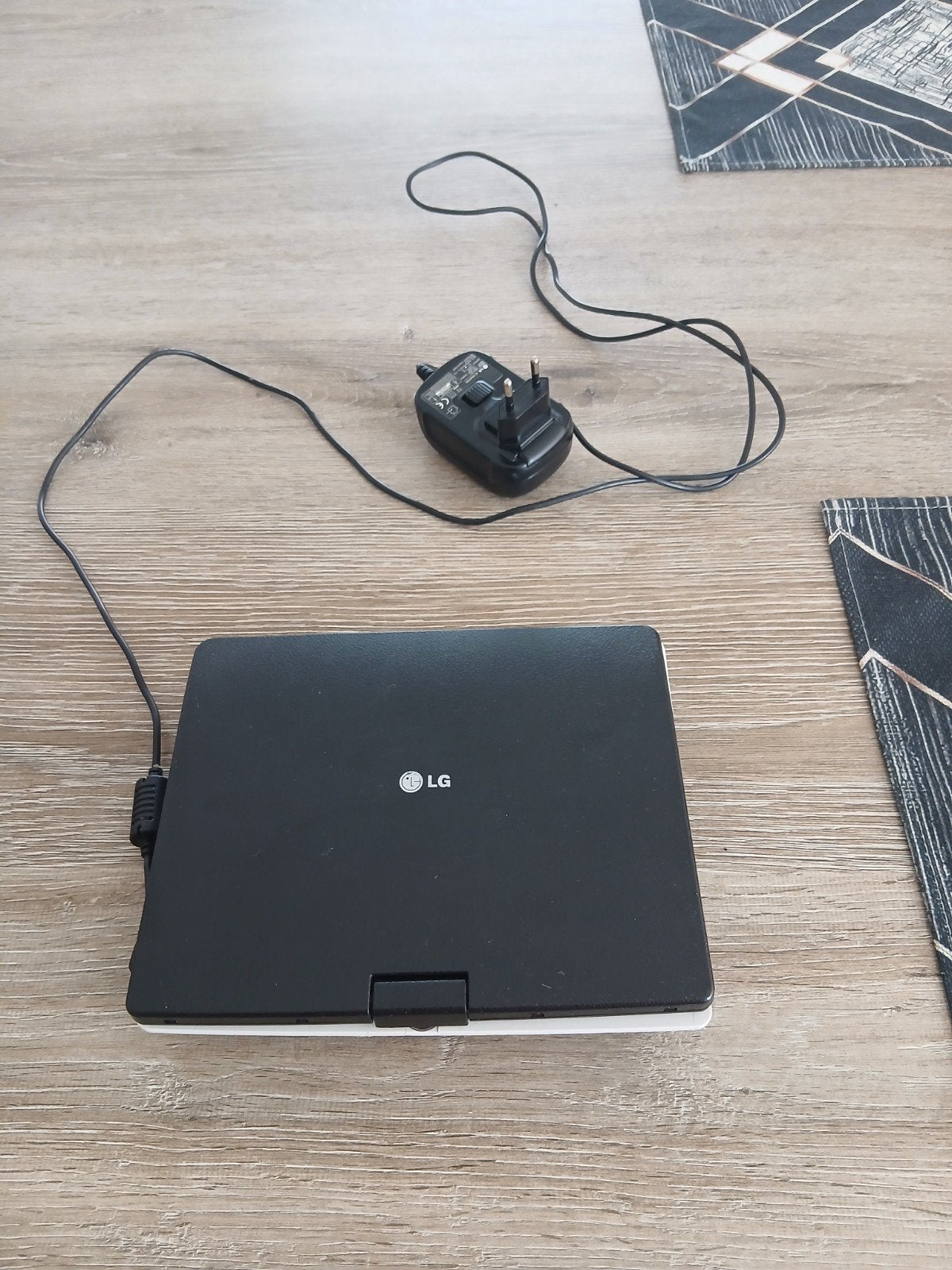 LG draagbare dvd/cd speler (accu is nog top), TV, Hi-fi & Vidéo, Lecteurs DVD, Enlèvement ou Envoi, Lecteur DVD, LG