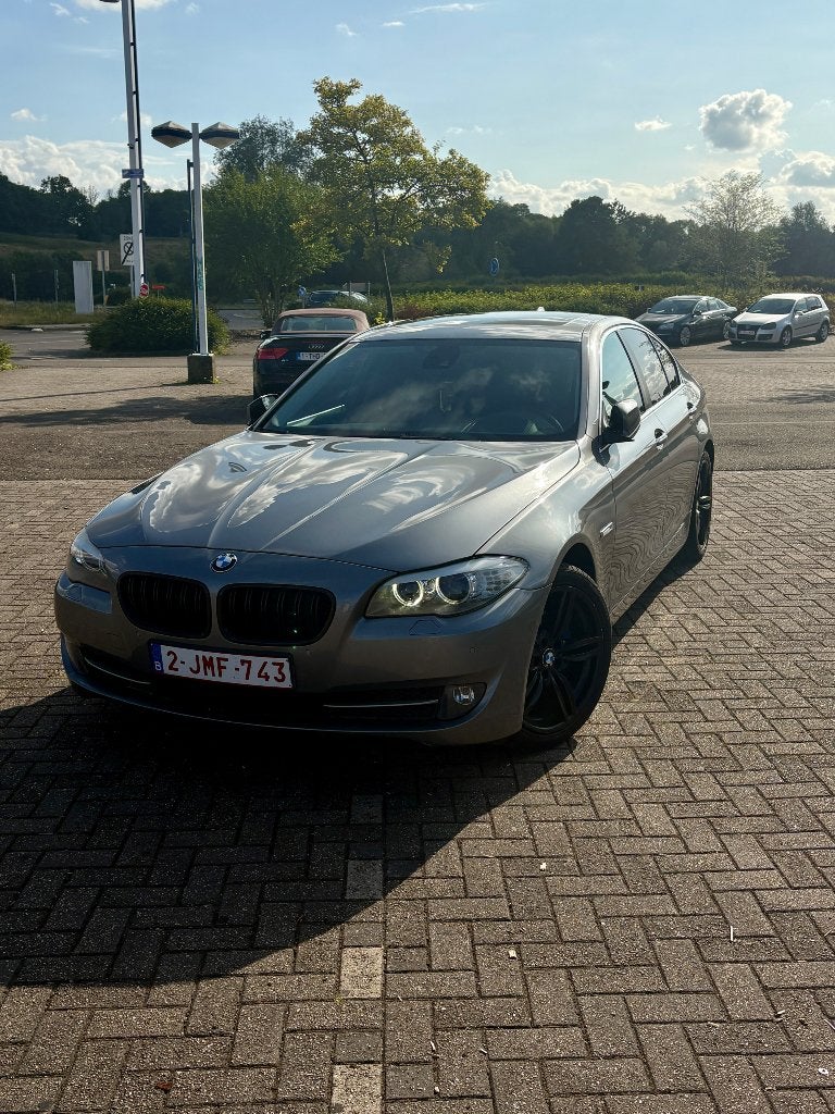 BMW 323i, Autos, BMW, Cuir, Noir, 5 portes, Automatique