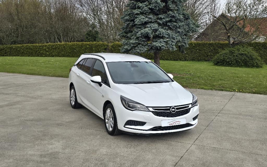 Opel Astra Break 1.6 Diesel ** Carplay - LED ** GAR 12M, Auto's, Opel, Voorwielaandrijving, Stof, 4 cilinders, Wit