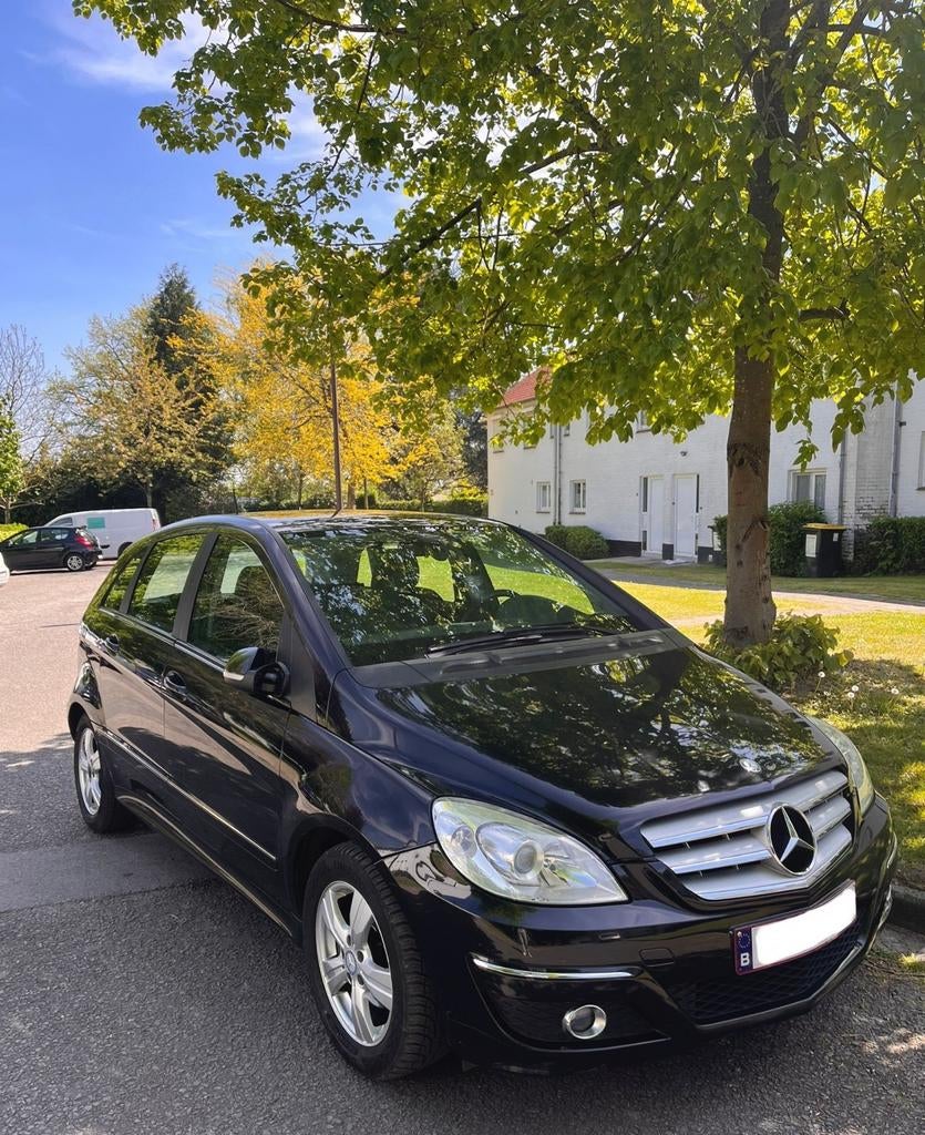 Classe b, Auto's, Voorwielaandrijving, Sound system, Zwart, 4 cilinders