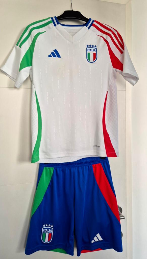 Voetbal uittenue kids Italië, Kinderen en Baby's, Adidas, Jongen of Meisje, Sport- of Zwemkleding, Ophalen of Verzenden