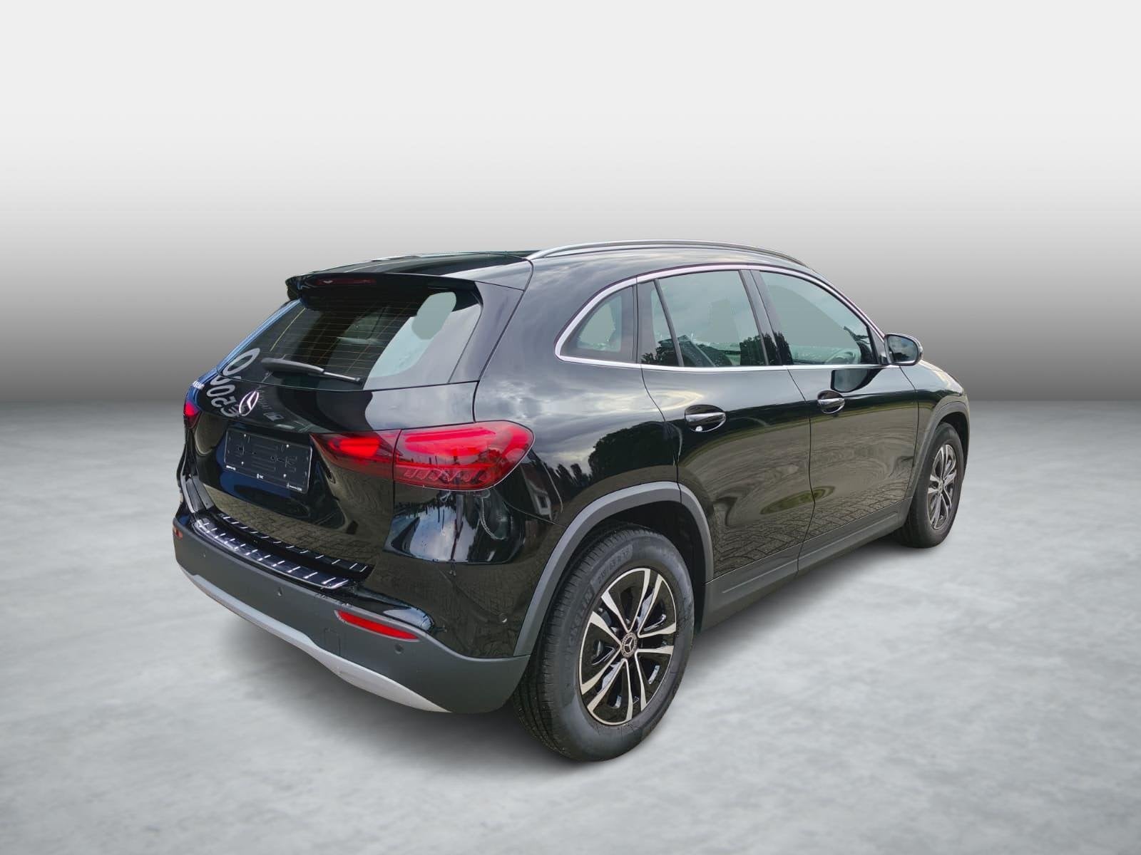 Mercedes-Benz GLA GLA 180 Business Line, Auto's, Stof, Gebruikt, 4 cilinders, 149 g/km