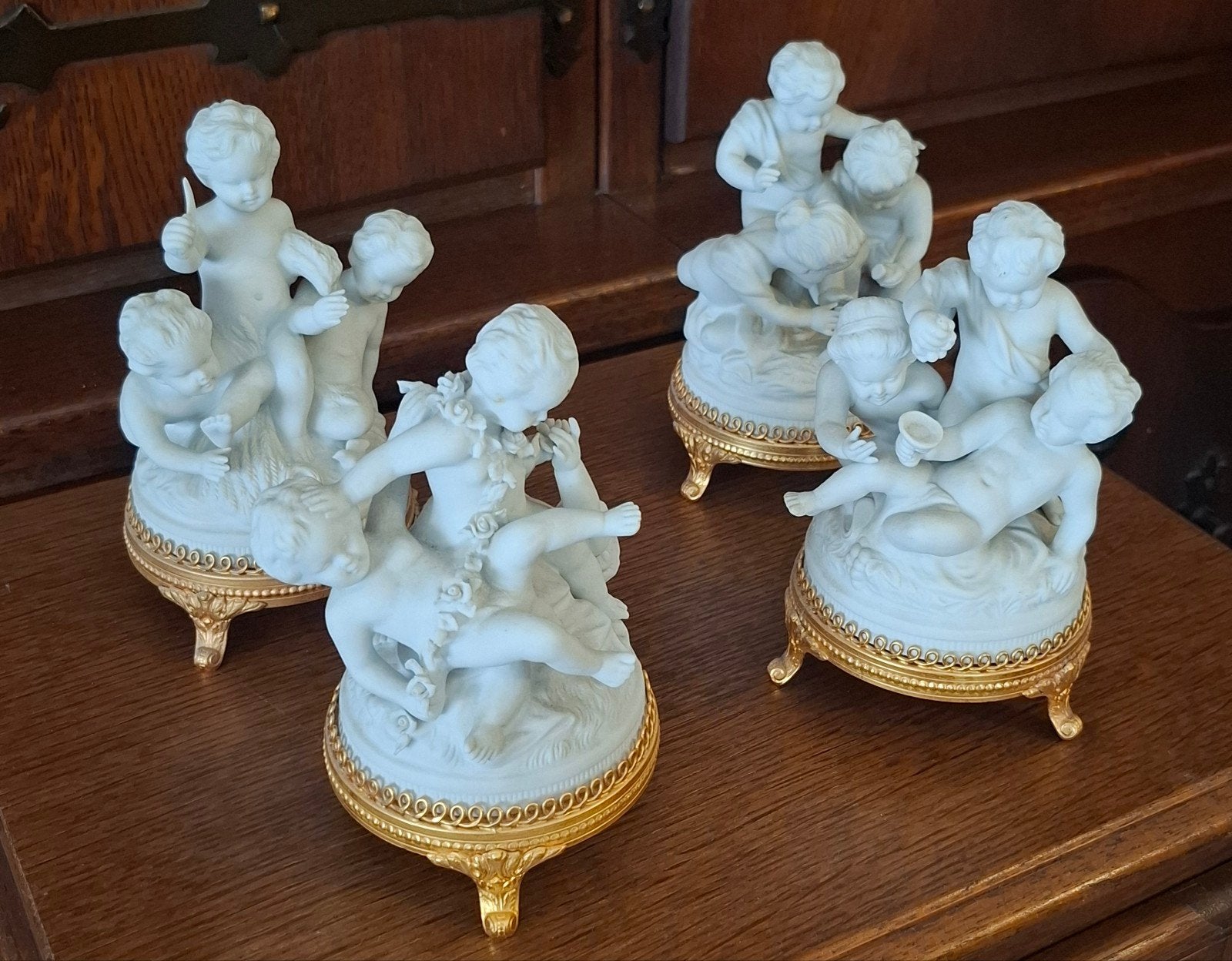 Biscuit beeldjes (vier jaargetijden), Ophalen