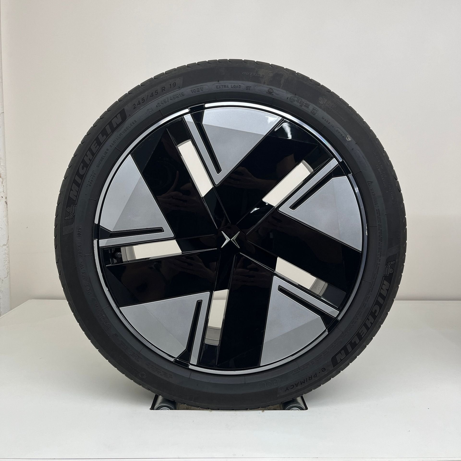 Polestar 2 - 19 inch - zomerbanden, 19 inch, Banden en Velgen, Ophalen of Verzenden, Personenwagen