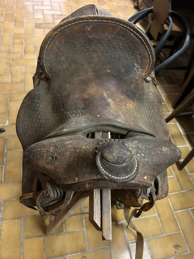 Antiek cowboyzadel, Dieren en Toebehoren, Paarden en Pony's | Hoofdstellen en Tuigage, Ophalen, Gebruikt, Western