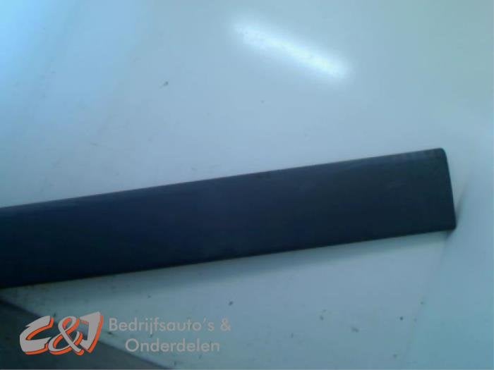 Sierstrip van een Opel Vivaro, Gebruikt, -, -, Opel
