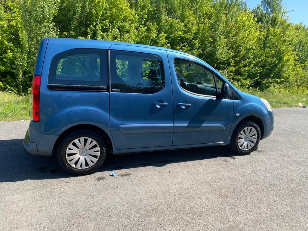Citroën berlingo 1.6 benzine airco gekeurd vvk prijs 4950€, Stof, Blauw, Handgeschakeld, Particulier
