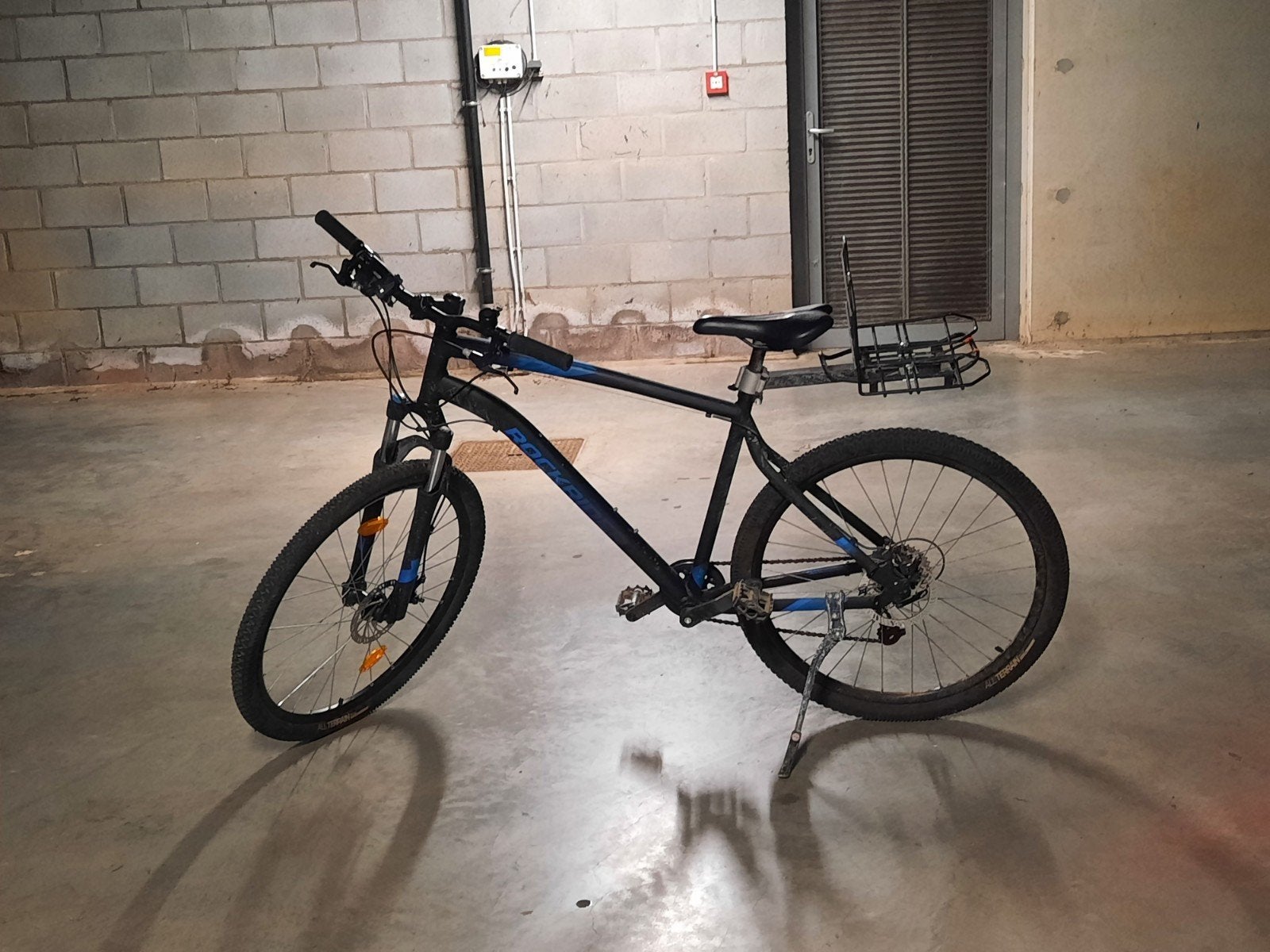 Vélo Rockrider 26" pour jeunes + helmet (faire une offre OK), Vélos & Vélomoteurs, Autres marques, Enlèvement, Utilisé, Frein à disque