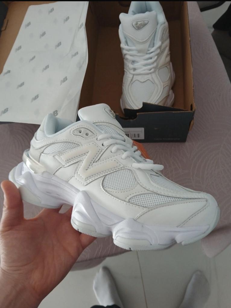 New Balance 9060 wit Sneakers Unisex Maat 39,5, Enlèvement ou Envoi, Neuf, Blanc, Baskets