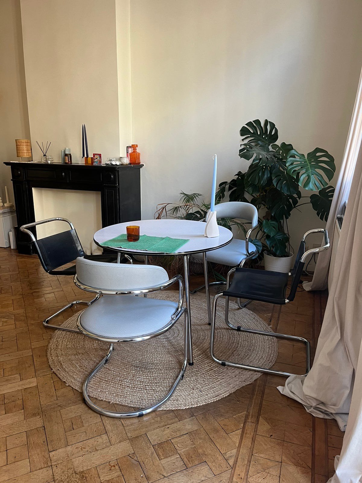 2 zwarte stoelen marcer breuer, Ophalen, Gebruikt